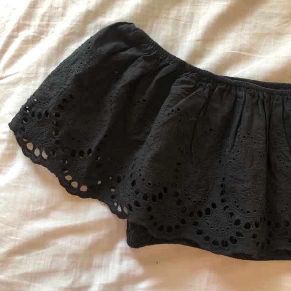 ‼️MOVING SALE‼️ Missguided broderie bardot crop top black eyelet - Picture 5 of 6